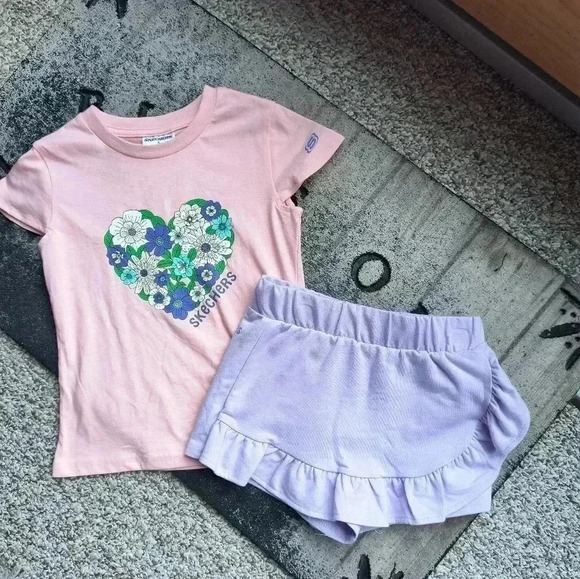NWT Skechers Girls 2 Piece Set Floral Heart Tshirt And Ruffle Shorts Purple SZ 5 - Picture 1 of 6